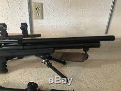FX WILDCAT. 25 CAL PCP AIRGUN WithSCOPE, 3 MAGS, CASE, LEVEL BLACK USED