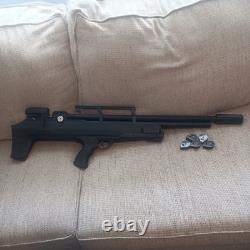 HUGE VALUE! Air Venturi Avenger Bullpup. 25 Cal PCP 5 MAGS, MODERATOR, PELLETS