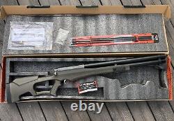 Umarex AirSaber PCP Powered Arrow Gun Air Rifle with 3 Carbon Fiber Arrows 2252659